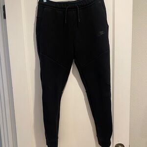 Boys Nike Tech Black Athletic Tapered Joggers Size XL